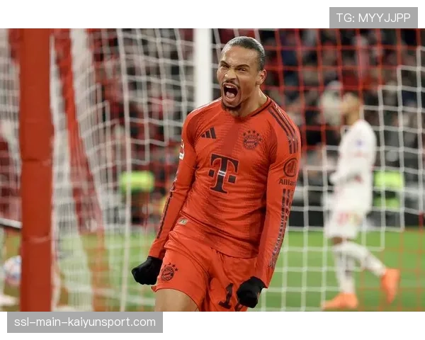 战术板镜头捕捉：图赫尔场边手势频繁指示萨内与基米希进行边中换位