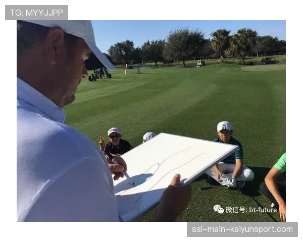 WNBA球员走进社区训练营，向青少年传授“快速决策”攻防转换技巧